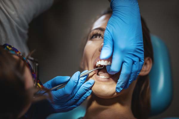 How Dental Bonding Can Minimize Gaps Between Teeth